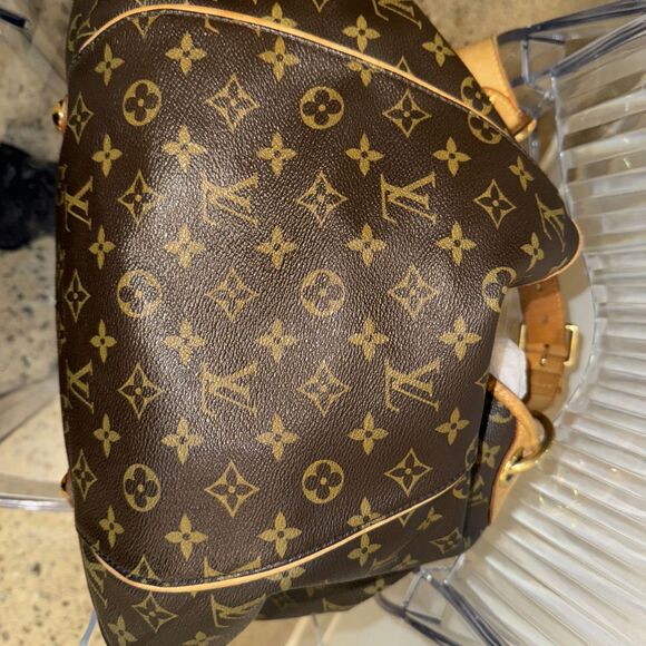 Louis Vuitton Galliera GM Monogram Shoulder Bag - Picture 10 of 11